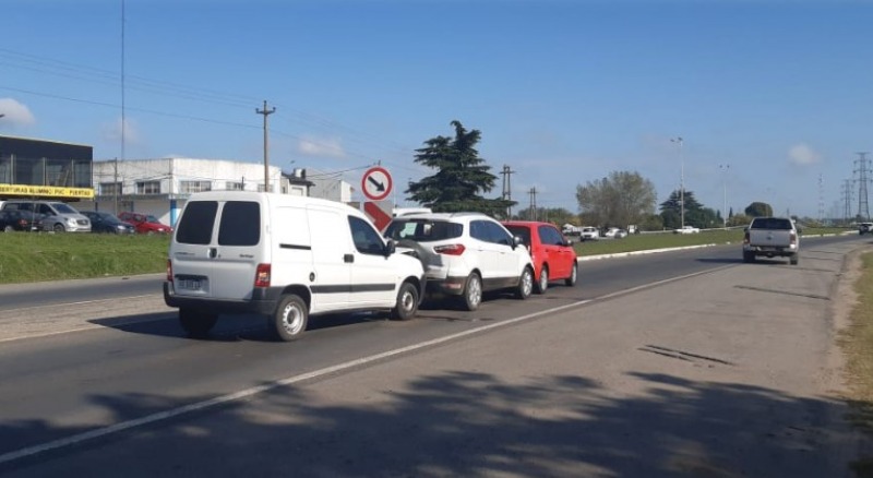 Complicaciones sobre la Ruta 226 en Tandil por triple choque